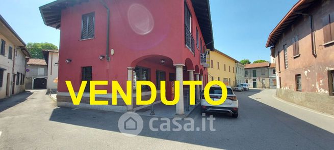 Attivitã /licenza (con o senza mura) in commerciale in Via San Pietro 10