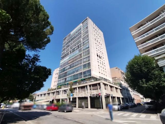 Appartamento in residenziale in Viale Giacomo Leopardi 43