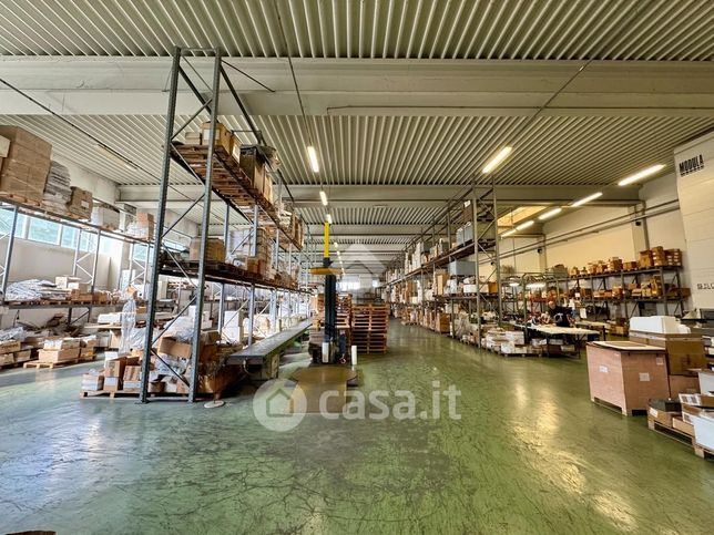 Capannone in commerciale in Via Piave 35