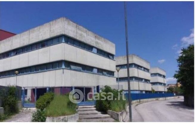 Ufficio in commerciale in Via Tiratore