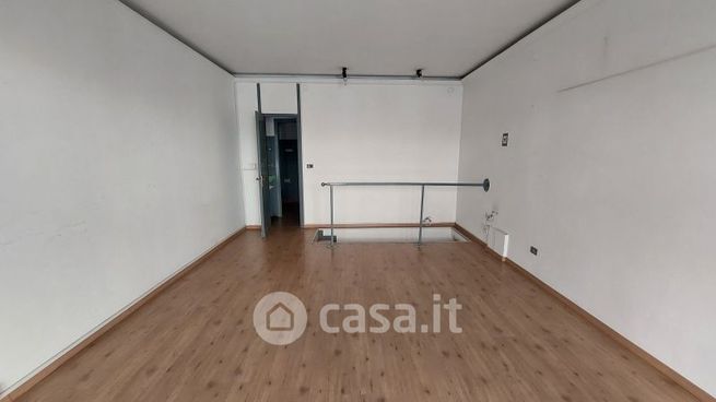 Ufficio in commerciale in Via Savonarola