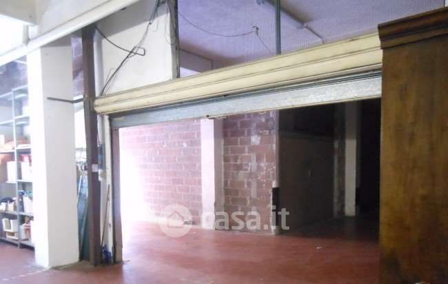 Box/posto auto in residenziale in Via dell'Ombra 5