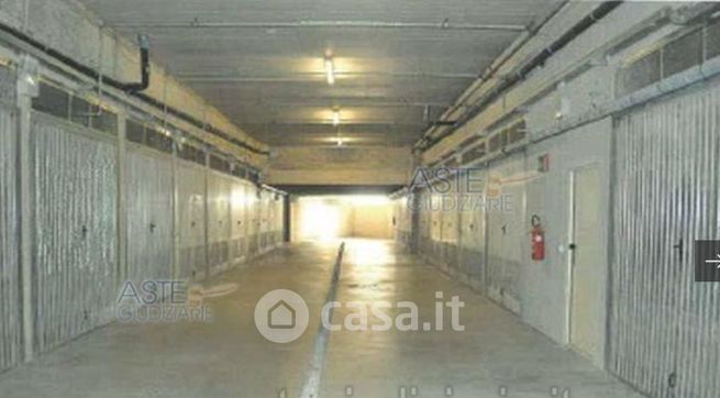 Garage/posto auto in residenziale in Viale Masera 47