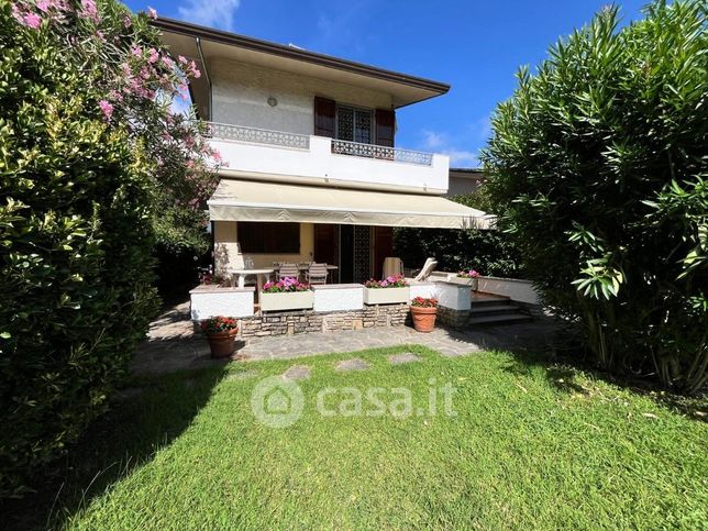 Casa bi/trifamiliare in residenziale in Via Francesco Carrara 6