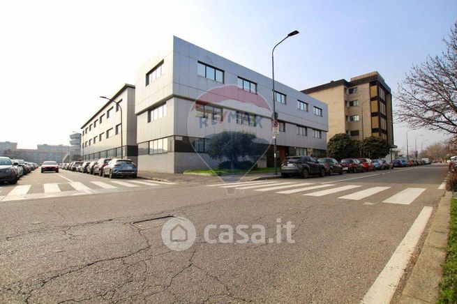 Ufficio in commerciale in Via Gallarate 215