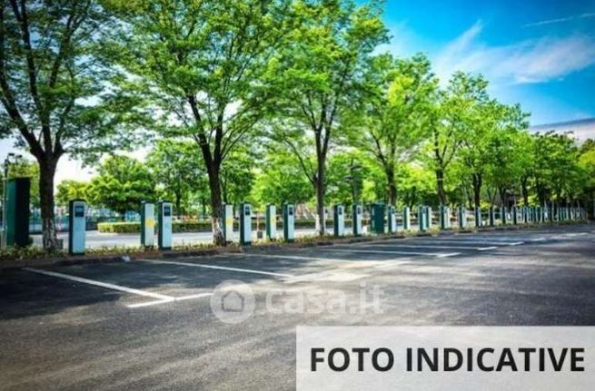 Box/posto auto in residenziale in Via Canopo