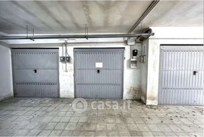 Box/posto auto in residenziale in Via Mare 2