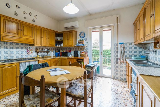 Villa in residenziale in Via Appia Nord