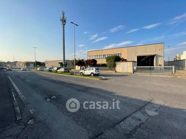 Capannone in commerciale in Via Marcegaglia