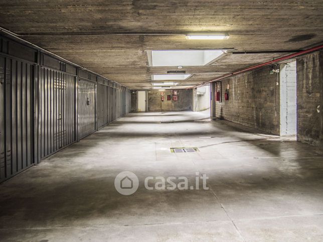Box/posto auto in residenziale in Via Ettore Romagnoli 1
