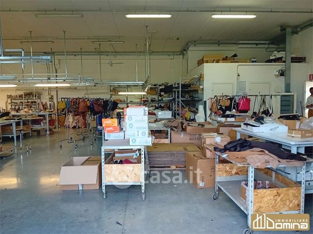 Capannone in commerciale in Via Enrico Mattei