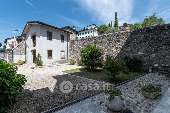 Casa indipendente in residenziale in Piazza Unità d'Italia 30