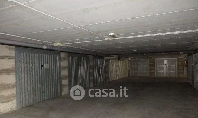 Box/posto auto in residenziale in Via Alcide De Gasperi 7