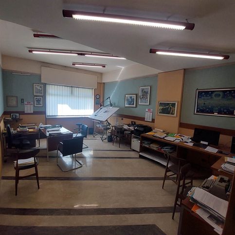 Ufficio in commerciale in Via Santa Maria 120