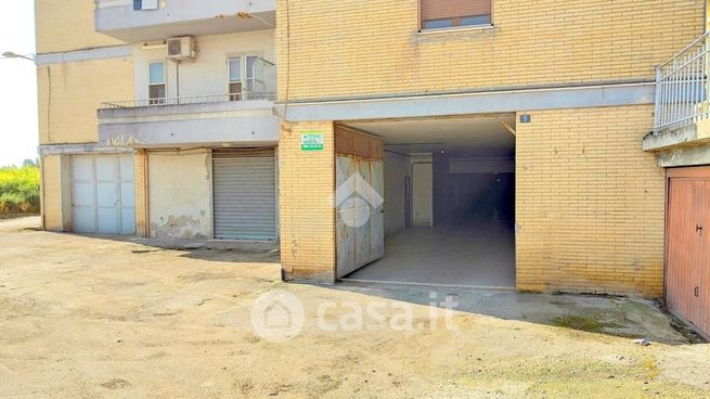 Box/posto auto in residenziale in Via Oreste Frisoli 5