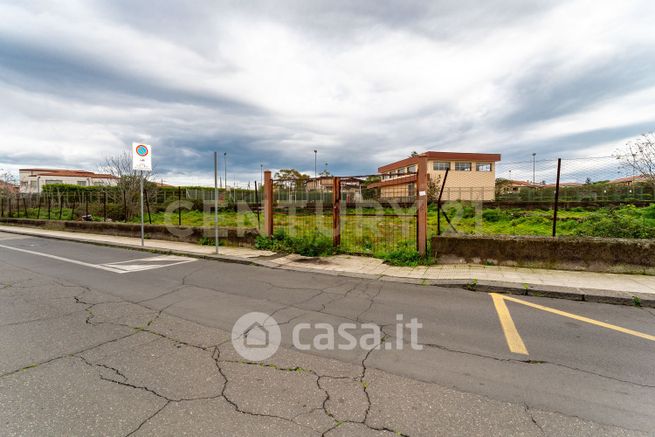 Terreno agricolo in commerciale in Via Dante Alighieri