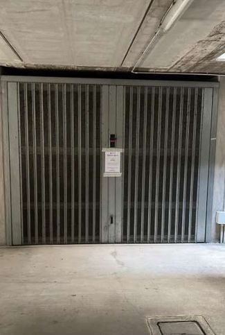 Box/posto auto in residenziale in Via Alessandro Manzoni