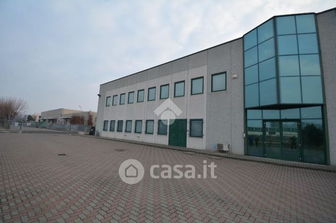 Capannone in commerciale in Via Pescarito 105
