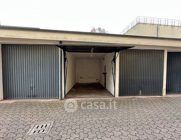 Garage/posto auto in residenziale in Viale Brianza