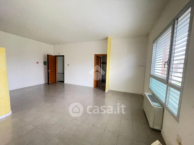 Ufficio in commerciale in Via Pezzana 24