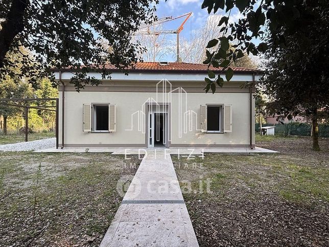 Casa indipendente in residenziale in 
