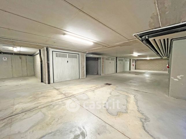 Box/posto auto in residenziale in Via Ettore Bignone 12