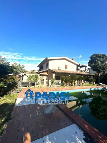 Villa in residenziale in 