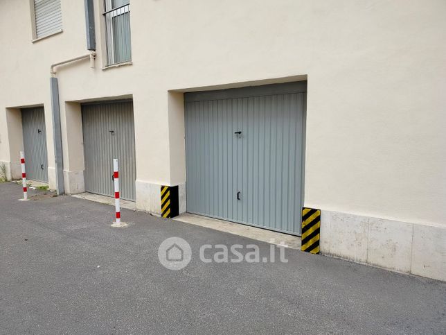 Box/posto auto in residenziale in Via dei Giornalisti