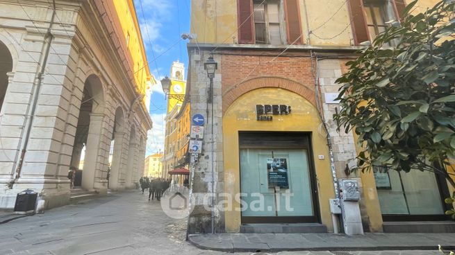 Negozio/locale commerciale in commerciale in Via di Banchi
