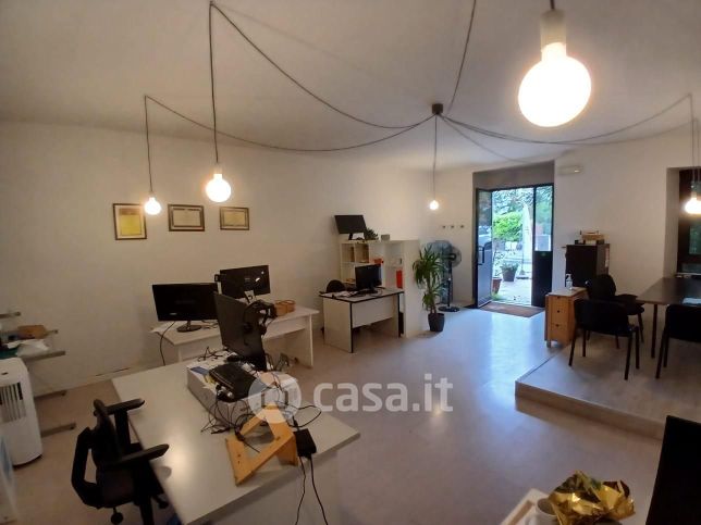 Ufficio in commerciale in