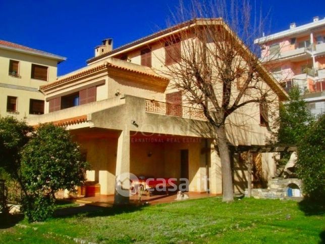 Villa in residenziale in Strada Solaro