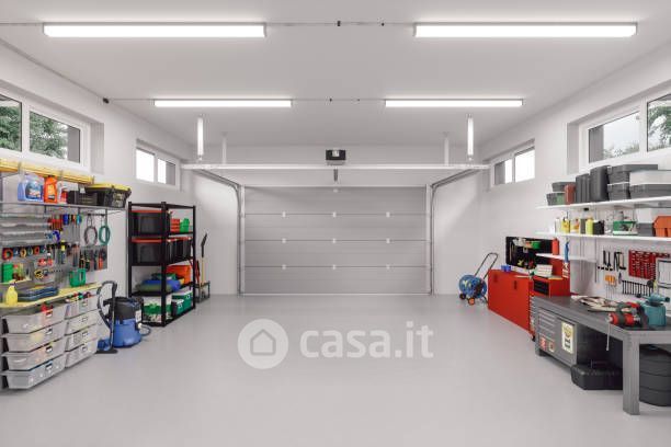 Garage/posto auto in residenziale in Viale dello Sport