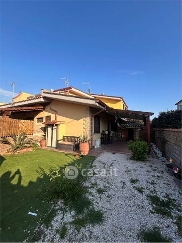 Villetta a schiera in residenziale in Via Lago di Como 34 a
