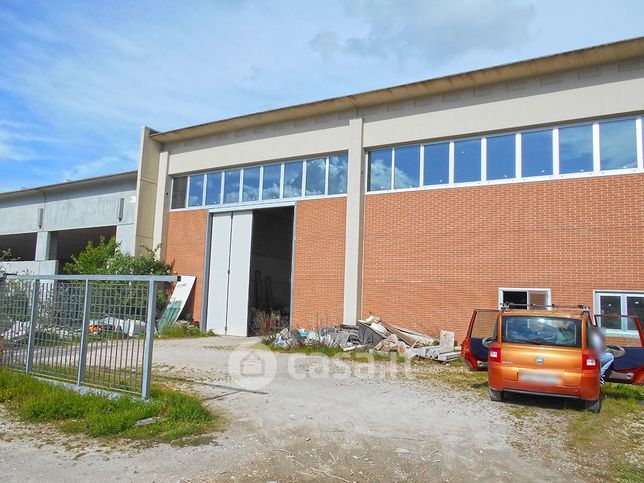 Capannone in commerciale in Via Trentino Alto Adige