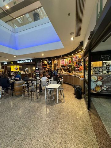 Attivitã /licenza (con o senza mura) in commerciale in Strada Statale dei Giovi 35