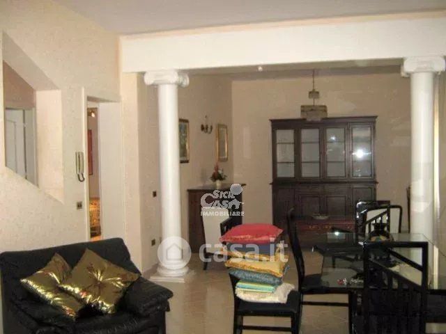 Casa indipendente in residenziale in 