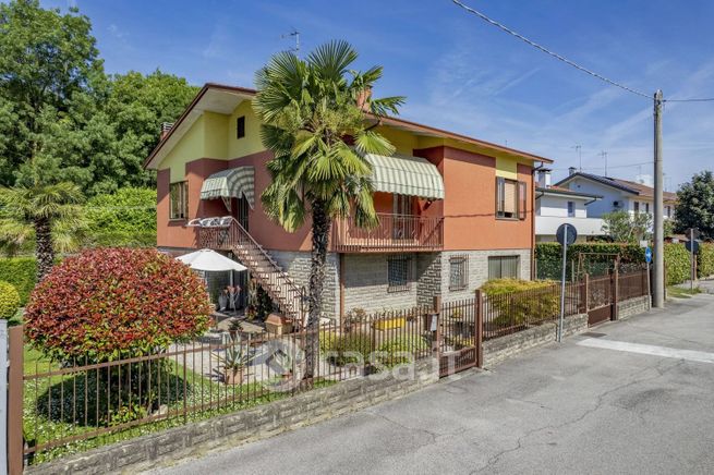 Casa indipendente in residenziale in