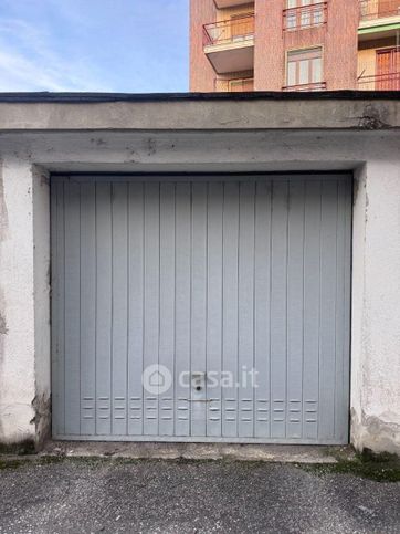 Box/posto auto in residenziale in Via Amerigo Vespucci 2