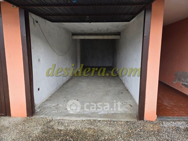 Box/posto auto in residenziale in Via Riviera 31