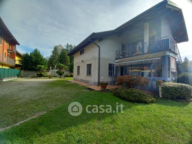Casa indipendente in residenziale in Aronco