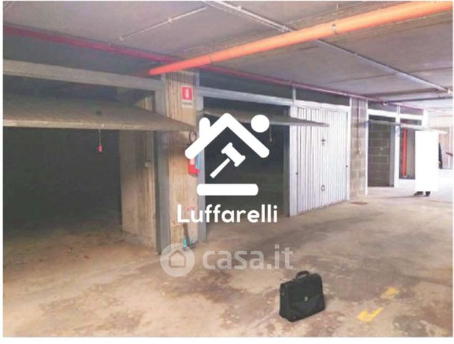 Garage/posto auto in residenziale in Piazza P.I.Nervi 2