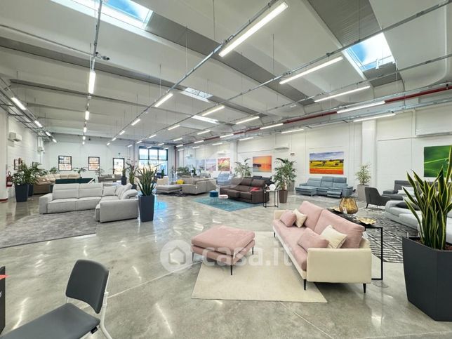 Capannone in commerciale in Via Don Bergomi 44