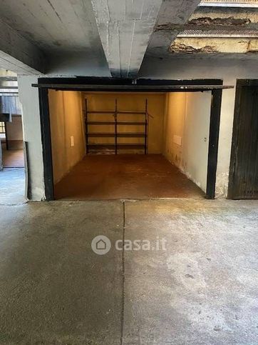 Box/posto auto in residenziale in Via Carlo Botta 19