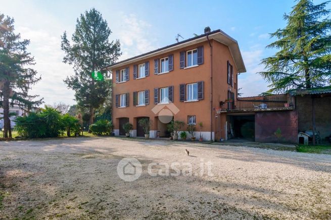 Rustico/casale in residenziale in Via G. Mazzucchelli 10