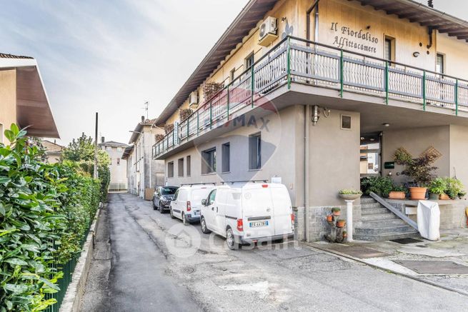 Casa indipendente in residenziale in Via del Fiordaliso 11