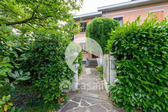 Villetta a schiera in residenziale in Via Guido Gozzano 37