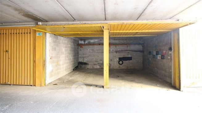 Box/posto auto in residenziale in Piazza Punto Caprara 17