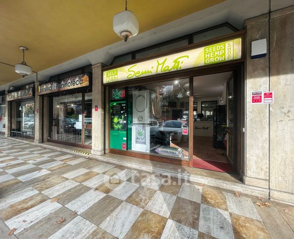 Negozio/locale commerciale in commerciale in Via Silvestro Sanvito 60