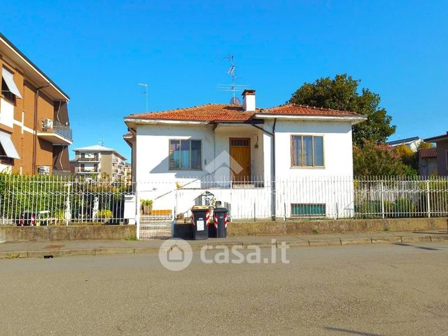 Villa in residenziale in Via Teresio Martinoli 7