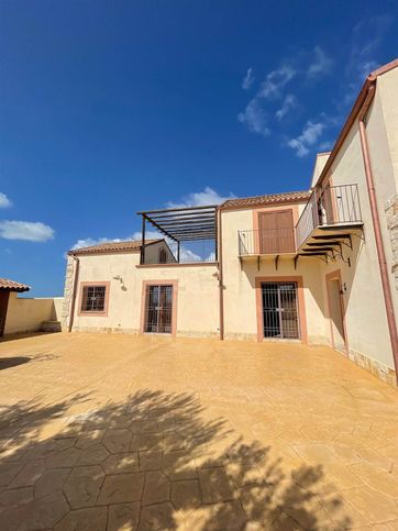Rustico/casale in residenziale in Via Rosario
